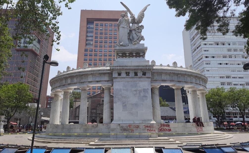 Pintas en el Hemiciclo a Juárez. Foto: Frida Juárez/EL UNIVERSAL.