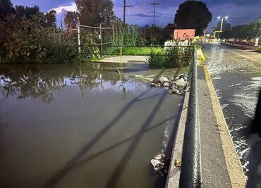 Abren compuertas del canal en Tula y provocan desbordamiento