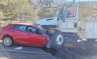 Mueren dos pasantes de medicina en accidente vehicular en Namiquipa, Chihuahua; estaban adscritos a la Secretaría de Salud estatal