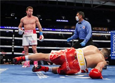 'Canelo' Álvarez vence al turco Avni Yildirim en tres rounds