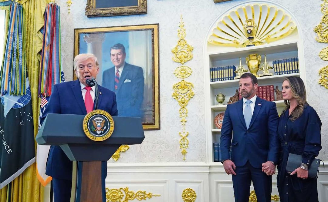 El presidente Donald Trump durante la toma de posesión del secretario de Seguridad Nacional, Markwayne Mullin, en la Oficina Oval de la Casa Blanca, en Washington. El reporte 2026 del Instituto V-Dem de la Universidad de Gotemburgo dice que el segundo mandato del republicano se caracteriza por rápida y agresiva concentración de poder. Foto: Alex Brandon / AP