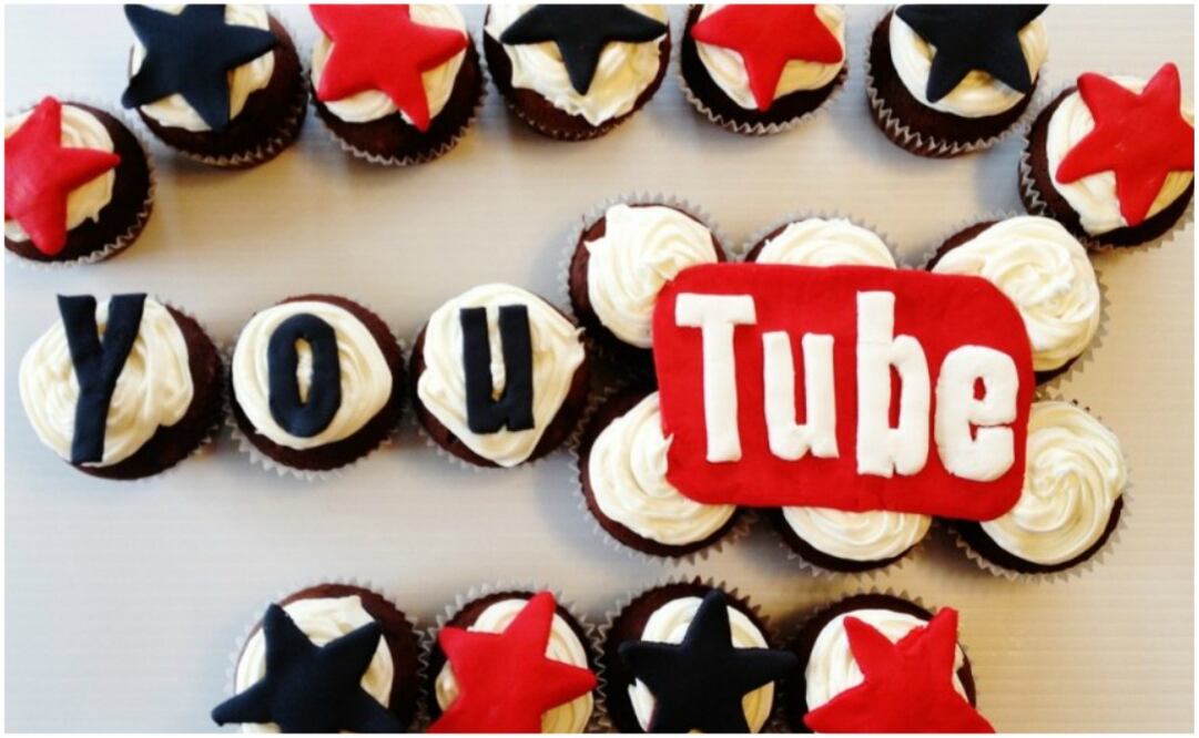 Los fundadores de YouTube, Chad Hurley y Steve Chen, trabajaron en PayPal donde se reunieron y el día de San Valentín de 2005, Hurley registró la marca, logotipo y el dominio de YouTube