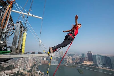 Turista japonés muere practicando bungee en la Torre de Macao