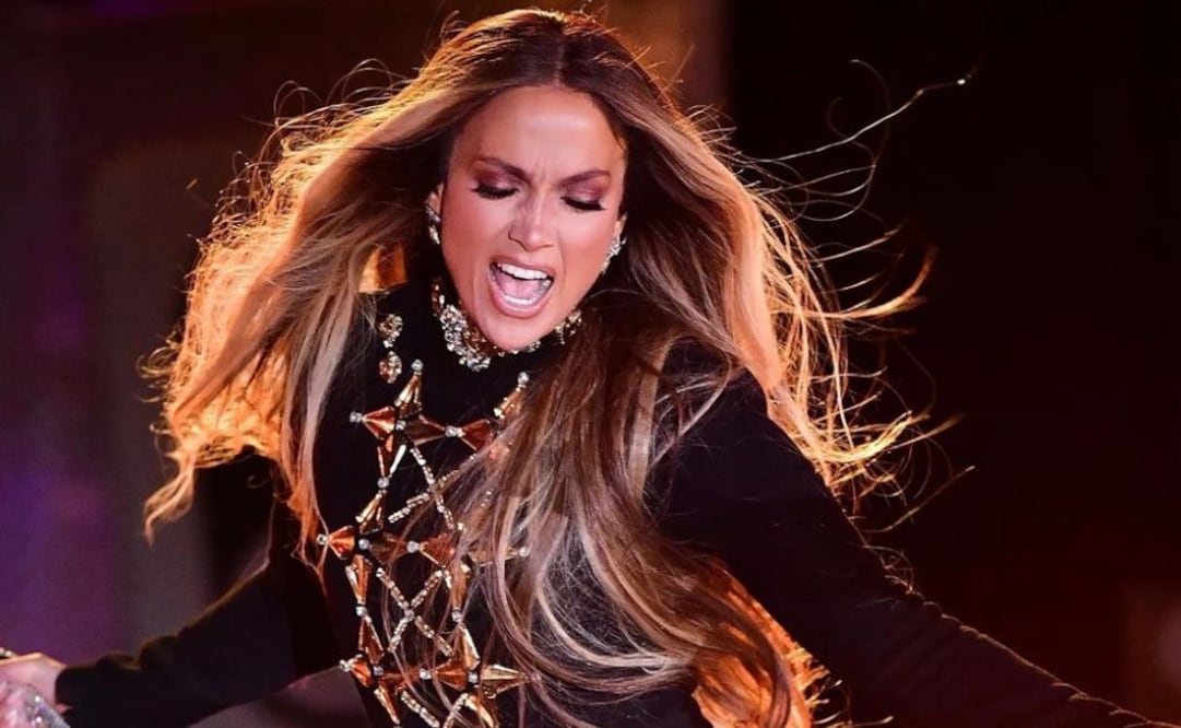 Jennifer Lopez brilló junto a Shakira en la edición 54 del Super Bowl. Fuente: Instagram @jeniferloopezz