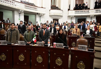 Congreso CDMX guarda minuto de silencio en memoria de fallecidos por explosión en Iztapalapa; Alicia Macías recibe mención especial