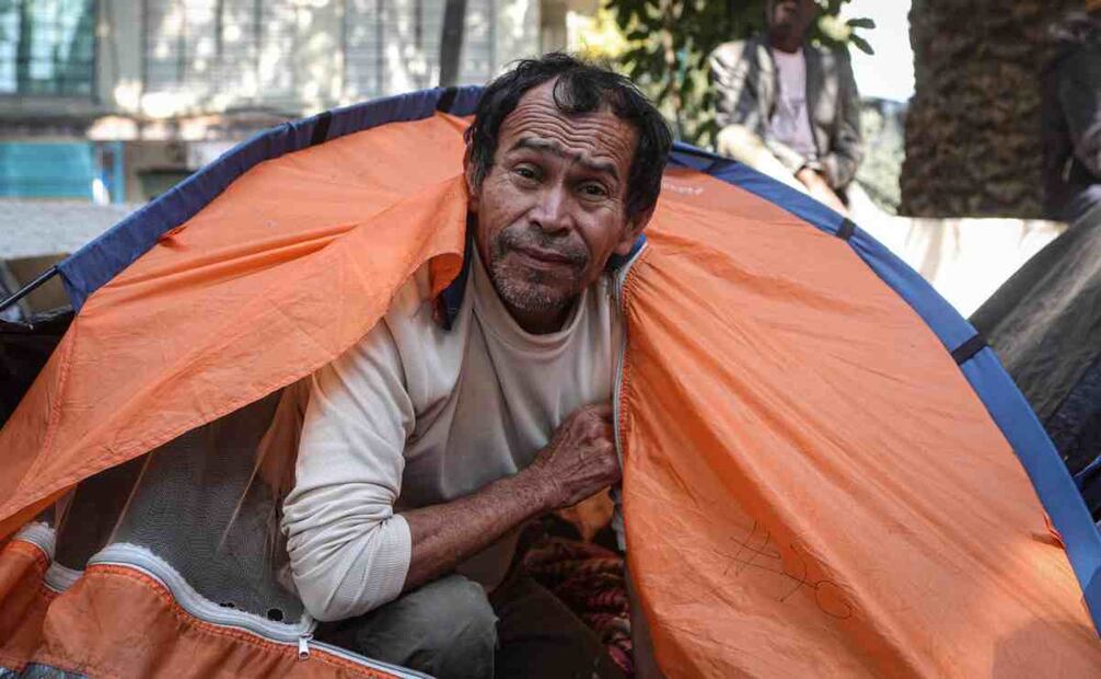 Migrantes en el campamento de la Plaza Giordano en la alcaldía Cuauhtémoc. Foto: Gabriel Pano. EL UNVIERSAL