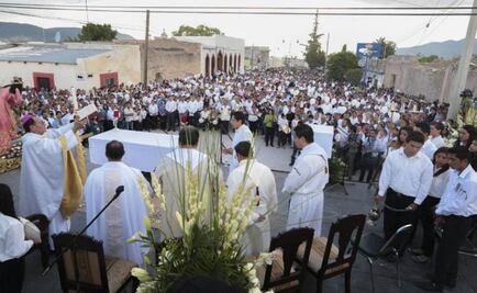 Obispo efectúa misa y peregrinación en Mazapil