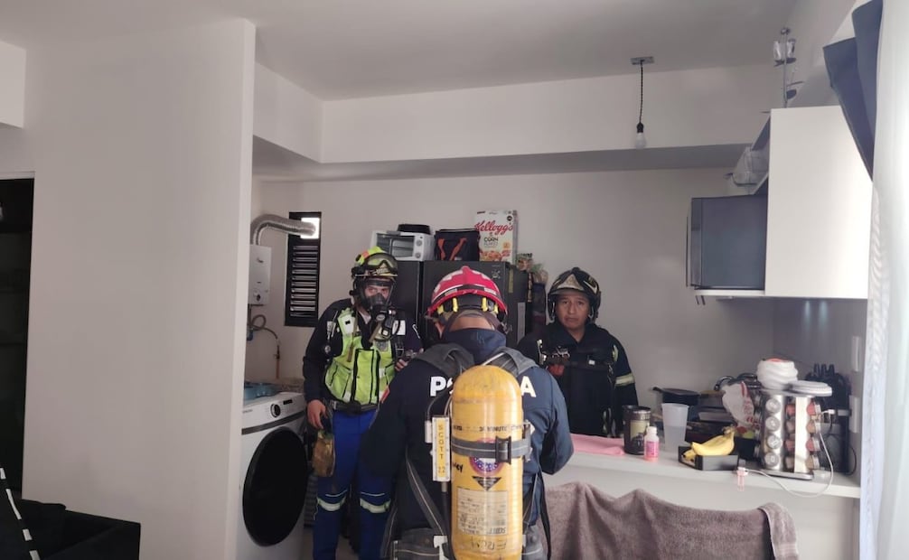 Tres personas intoxicadas por inhalación de monóxido de carbono en la alcaldía Cuauhtémoc.
Foto: Especial.