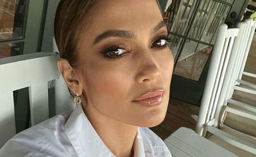Jennifer Lopez demuestra que el blanco le sienta bien / Foto: Instagram @jlo