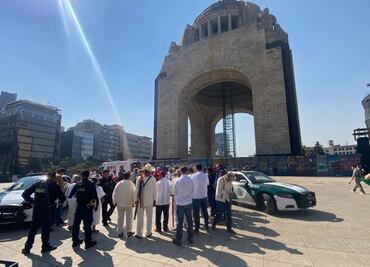 Integrante de un grupo de pueblos originarios muere en explanada del Monumento a la Revolución; sufrió paro cardíaco