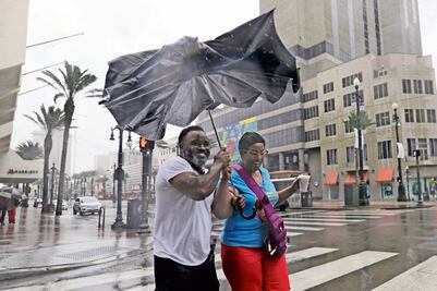 Barry llega a Louisiana y deja a miles sin luz