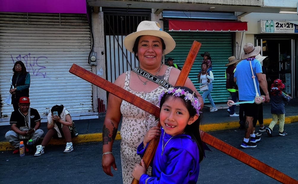 Xiany Harumi de 7 años participó por segunda vez como parte de una manda después de que tuviera problemas en los pulmones. Foto: Arantxa Meave / EL UNIVERSAL