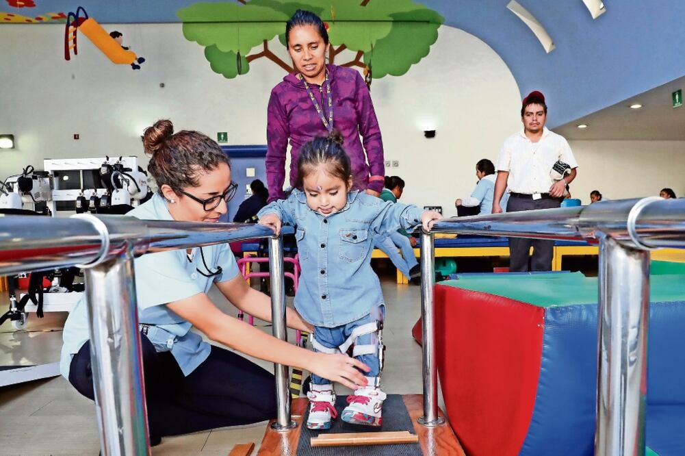 En el año 2013, el ITESUR inició una nueva etapa y se inauguró la Universidad Teletón como una escuela privada con las licenciaturas en Terapia Física y Terapia Ocupacional. Hasta ahora han egresado 10 generaciones de esta institución (ARIEL OJEDA)