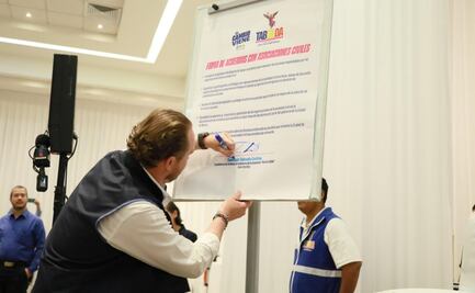 Santiago Taboada firma compromisos con organizaciones civiles