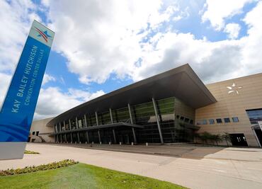 EU planea usar centro de convenciones en Dallas para albergar a menores migrantes