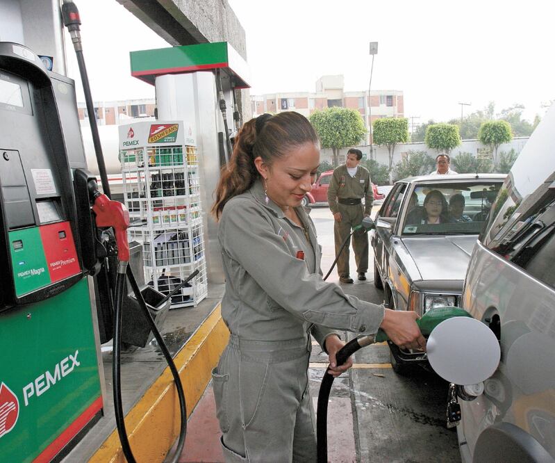 La Ampes reconoció que México es el único país que prohíbe utilizar etanol en la mezcla de gasolinas en las zonas metropolitanas. ARCHIVO EL UNIVERSAL
