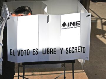 INE analiza subsanar "inconsistencias" de 20 mil paisanos en el extranjero para que puedan votar