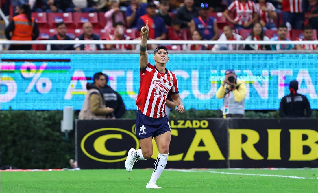 Alan Pulido anotó el primer gol de Chivas / Foto: Imago7