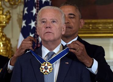 Obama sorprende a Biden y le otorga la Medalla de la Libertad