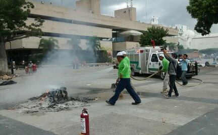 Limpian plaza central de Chiapas tras retiro de CNTE