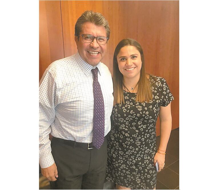 Senador da ayudadita a carrera política de su hija