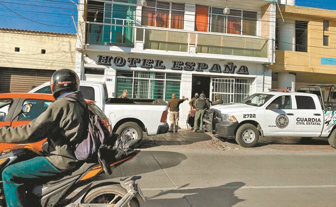 Uno de los operativos del INM se realizó en el negocio con razón social Hotel España, en la ciudad de San Luis Potosí.Foto:Especial