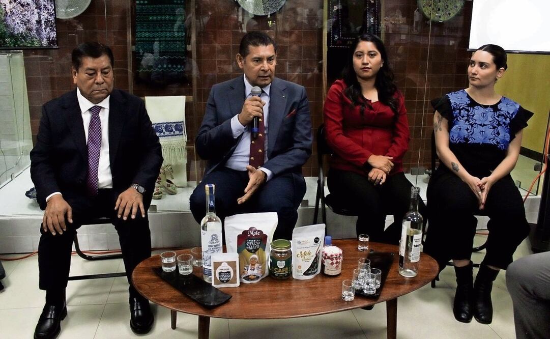 El gobernador adelantó que en enero se rehabilitarán otras 10 vialidades. Foto: Fernanda Zamora / EL UNIVERSAL