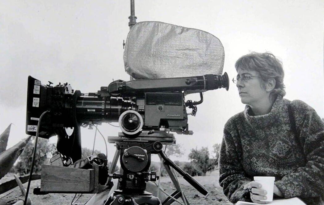 Una de las primeras producciones inspiradas en el crimen cometido en las faldas del Ajusco en 1982 fue el documental “Elvira Luz Cruz, pena máxima” dirigido por Dana Rotberg y Ana Diez Díaz. Esta película recogió testimonios de las personas cercanas al caso, desde los vecinos, el padre de los niños y la suegra, hasta la psicóloga y la abogada defensora de Elvira. Foto: Filmoteca UNAM/ Especial.