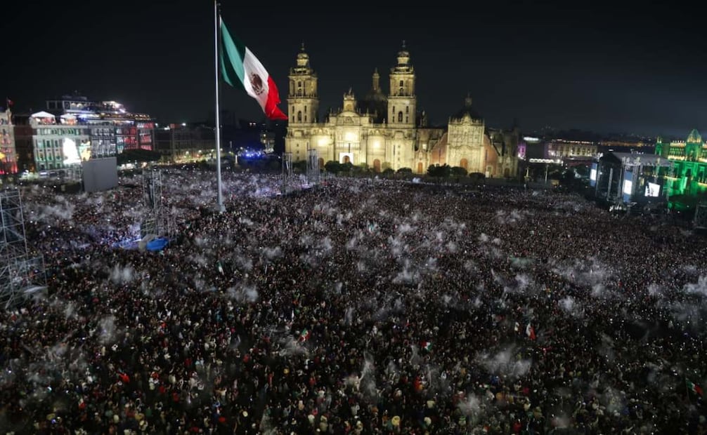 Fuegos pirotécnicos después del grito de independencia en el Zócalo capitalino el 15 de septiembre de 2026. FOTO: CARLOS MEJIA/EL UNIVERSAL
