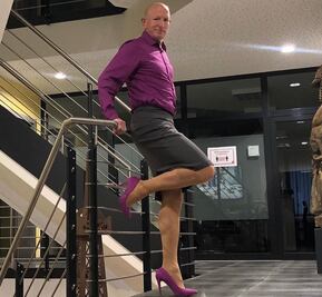 Mark Bryan: el hombre que se hizo viral por usar faldas y zapatillas