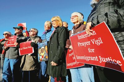 Gobierno amenaza a empleados sin papeles