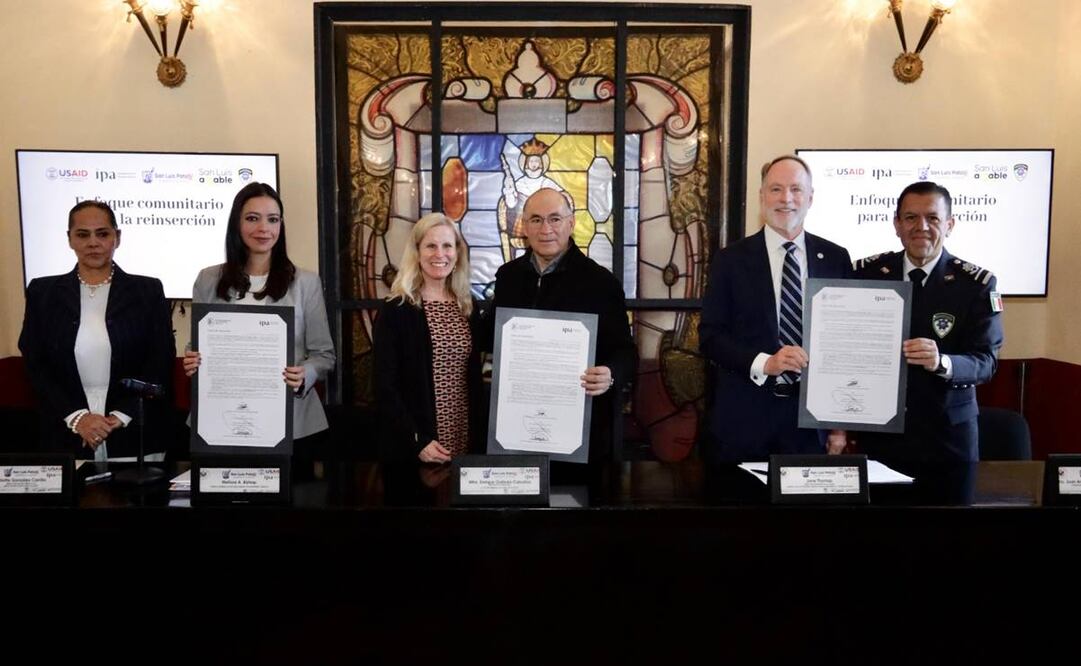 Gobierno municipal potosino e Innovations for Poverty Action (IPA) firman el acuerdo “Enfoque comunitario para la reinserción” / Foto: Especial