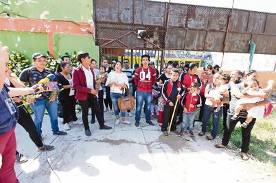 Decenas de hijos de "Mamá Rosa" la despiden en albergue La Gran Familia