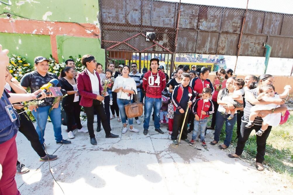 Decenas de hijos de "Mamá Rosa" la despiden en albergue La Gran Familia 