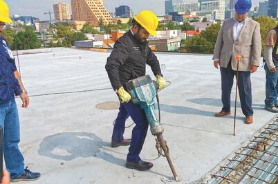 Demuelen el excedente de un edificio por violar la ley