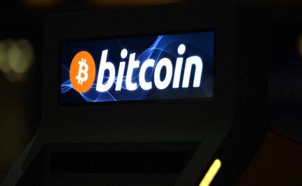 Uso de bitcoin en El Salvador podría incrementar riesgo de lavado de dinero, alerta Fitch Ratings