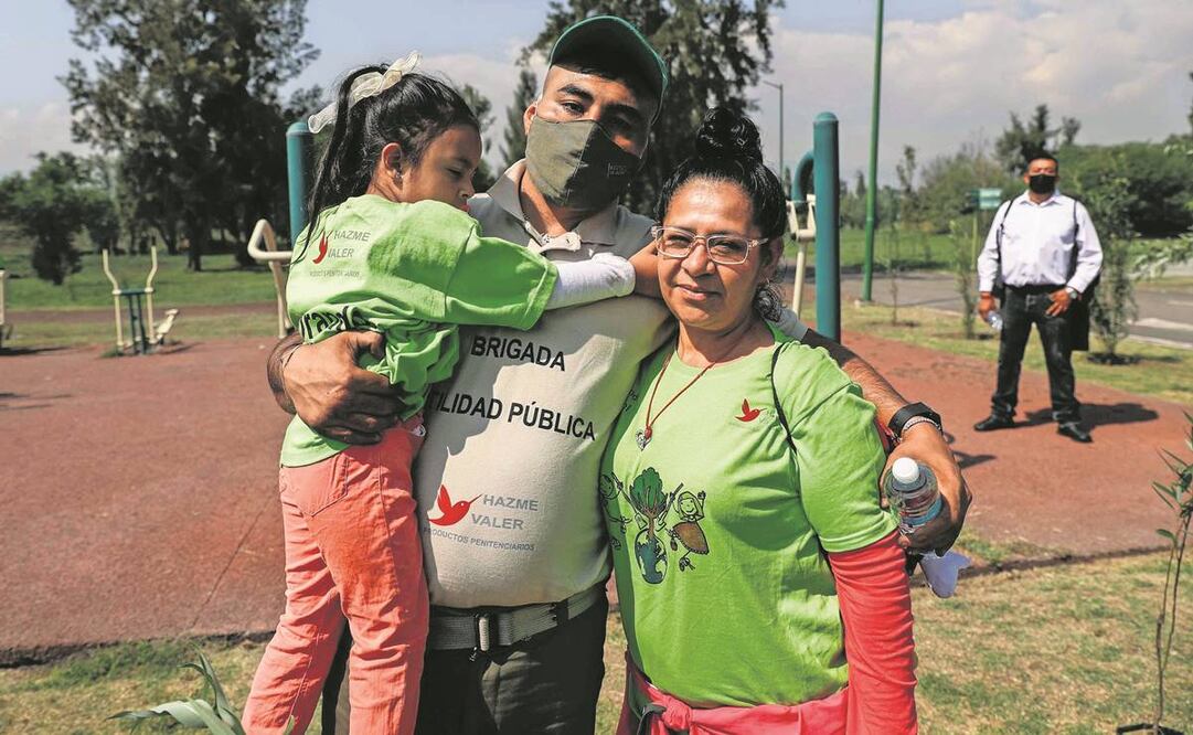 Reclusos conviven con familiares en Xochimilco. Foto: Diego Simón/EL UNIVERSAL