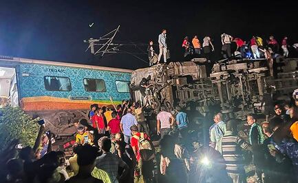 Reportan al menos 30 muertos por choque de trenes en la India
