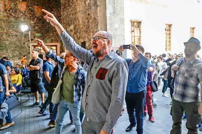 Creadores exigen una “consulta real” 