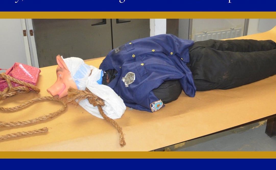 Buscan a quien colgó de un puente a maniquí de con cartel del KKK en Florida (Foto: Twitter)