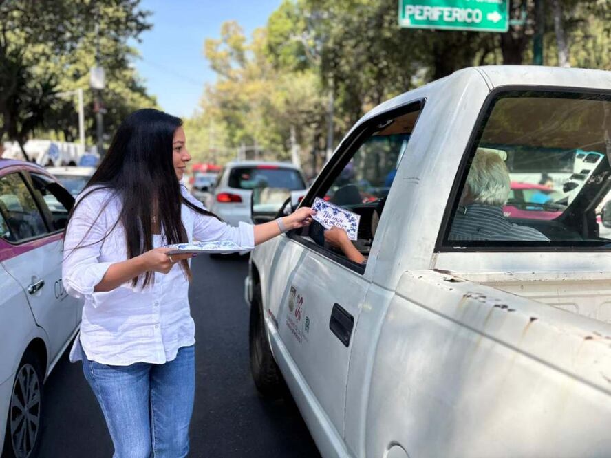 PAN volantea en CDMX contra decreto para informar sobre el uso de las viviendas que valgan más de 4.5 mdp. Foto: Especial