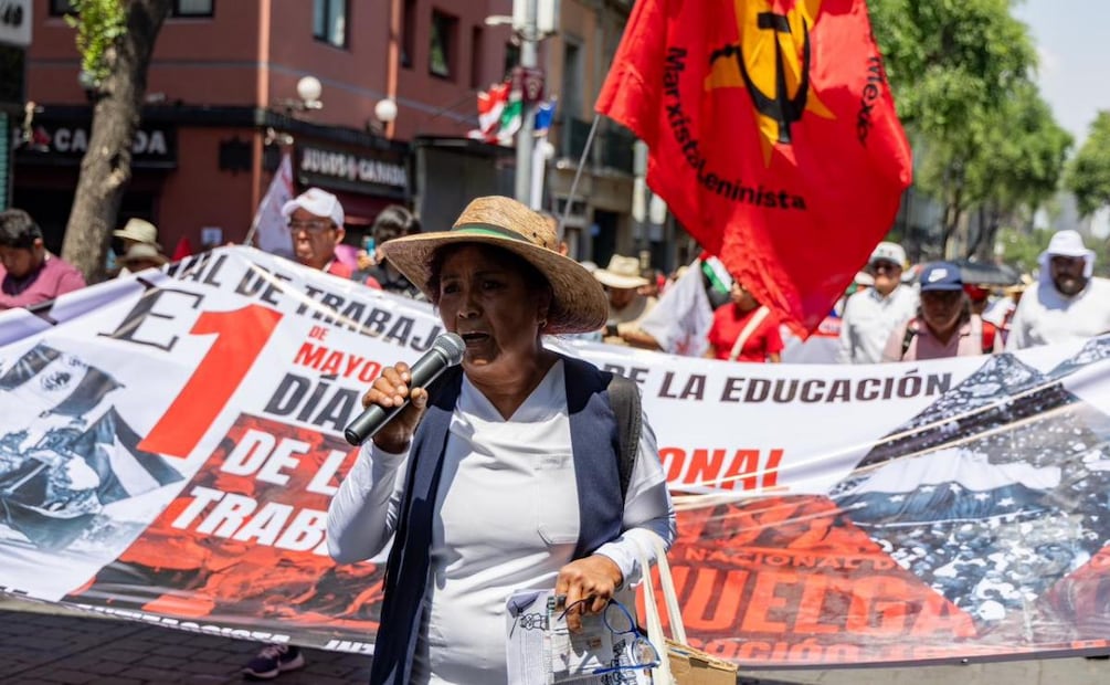Integrantes de la CNTE protestan en el Zócalo capitalino y exigen diálogo con la presidenta Claudia Sheinbaum (01/05/2026). Foto: Hugo Salvador / EL UNIVERSAL