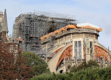 Notre Dame aún corre riesgo de derrumbe a seis meses del incendio