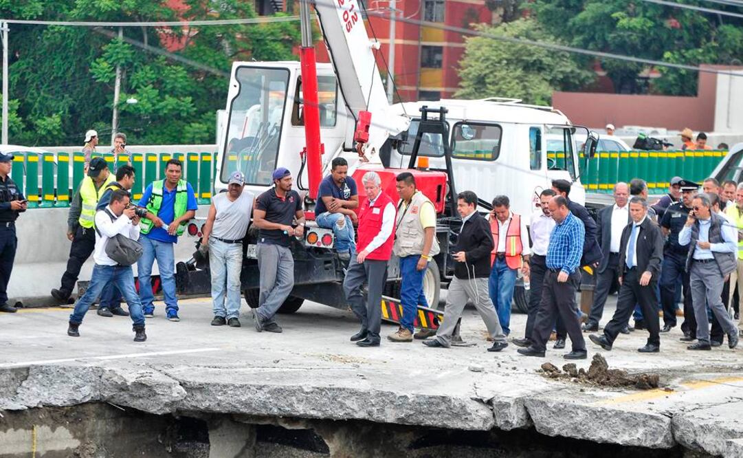 Presentan denuncia contra Ruiz Esparza por socavón en Paso Exprés