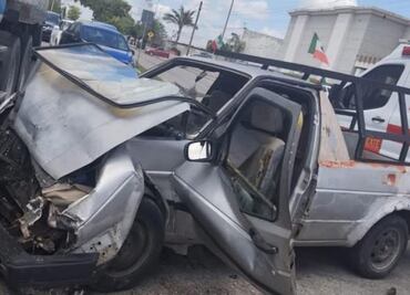 Choque entre tráiler y camioneta en Mérida, deja a dos personas heridas de gravedad