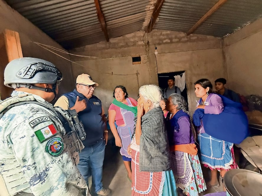 Los pobladores desplazados manifestaron su deseo de no ser trasladados a un albergue, sino permanecer en las comunidades. Foto: Especial