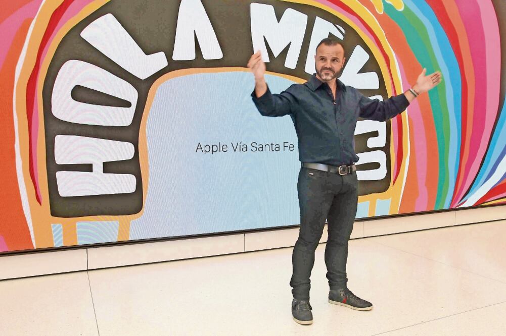 Enrique Atienza, director ejecutivo de Retail para EU y Latinoamérica de la firma, al presentar Apple Vía Santa Fe (GERMÁN GARCÍA. EL UNIVERSAL)