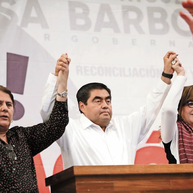 Tras el anuncio de la encuesta de salida de Consulta Mitofsky, la presidenta de Morena, Yeidckol Polevnsky, aseguró que la victoria de Miguel Barbosa como gobernador de Puebla es contundente. FOTOS: IVÁN STEPHENS. EL UNIVERSAL