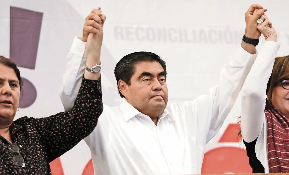 Tras el anuncio de la encuesta de salida de Consulta Mitofsky, la presidenta de Morena, Yeidckol Polevnsky, aseguró que la victoria de Miguel Barbosa como gobernador de Puebla es contundente. FOTOS: IVÁN STEPHENS. EL UNIVERSAL