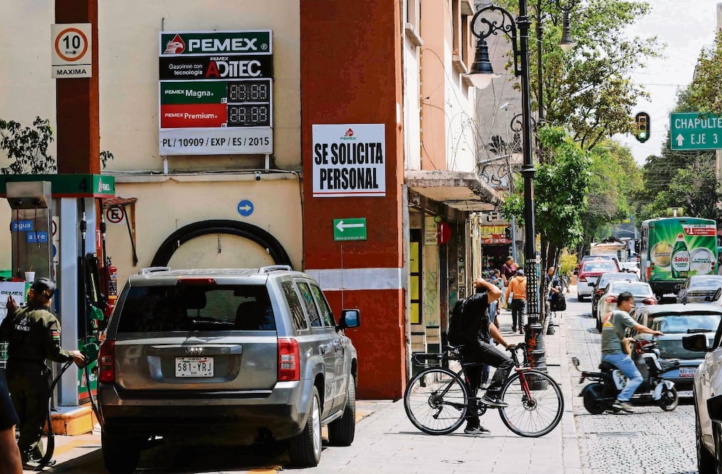 El precio de la gasolina no puede pasar de 24 pesos, dijo Sheinbaum. Foto: Archivo EL UNIVERSAL